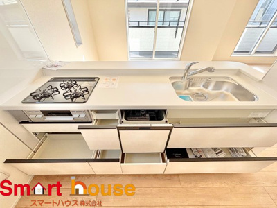 【キッチン】 | 相模原市中央区緑が丘　新築1棟 | 大容量収納付きキッチンは、調味料などをスッキリさせ綺麗な空間で気持のいい料理を手助けします！