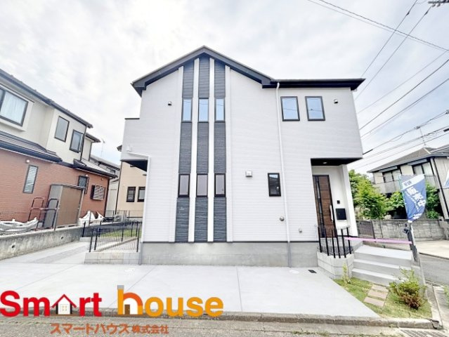 相模原市緑区東橋本　新築１棟の外観|外壁が周囲の街並みと青空に生えるお洒落な仕上がり！周囲には高い建物のないエリア。青い空が大きく感じますね。