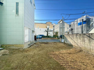 【外観】 | 2025年12月12日撮影
ご自宅から現地まで、当社スタッフがお車にて、「お迎え・お送り」をしております。ぜひお気軽にお問い合わせくださいませ♪