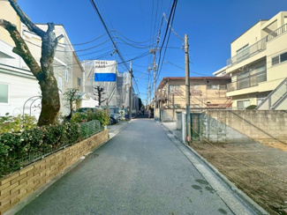 【前面道路含む現地写真】 | 2025年12月12日撮影
ご自宅から現地まで、当社スタッフがお車にて、「お迎え・お送り」をしております。ぜひお気軽にお問い合わせくださいませ♪