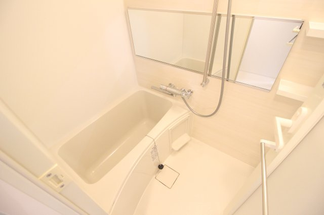 【浴室】 | スプランディッド阿倍野 | 浴室。ワイドミラーあります。