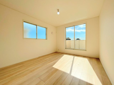 【内観：施工例】 | ◆大和市福田新築住宅◆ | 【モデルルーム】◆柔らかい陽光が差し込む明るいお部屋を演出する設計。彩光の取れる窓が気持ちの良いお部屋を創り上げます。