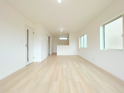 【内観：施工例】 | ◆大和市福田新築住宅◆ | 【モデルルーム】◆一家だんらんのスペースとなるＬＤＫ。窓から明るい光が差し込み、思わず家族の会話も弾む快適な空間。