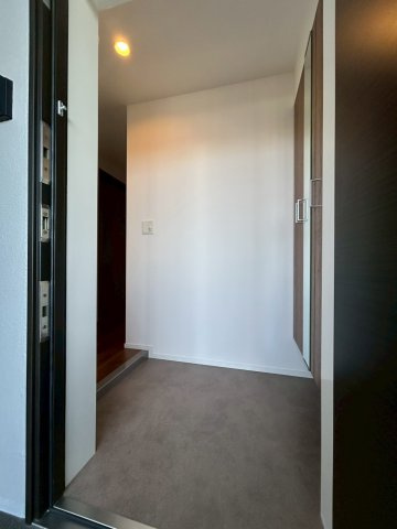 ロイジェント玉川の玄関