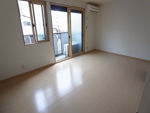 ロイヤルコート2の居間・リビング