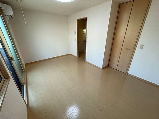 ロイヤルコート2の居間・リビング