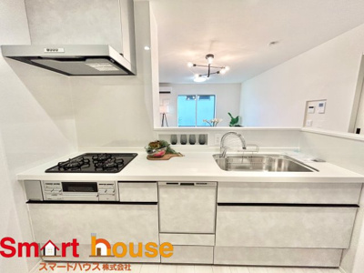 【キッチン】 | 川崎市麻生区東百合丘1丁目　平屋1棟 | キッチンワークしながら大切な家族との会話を楽しむ。家族のコミュニケーションが生まれるキッチンです♪