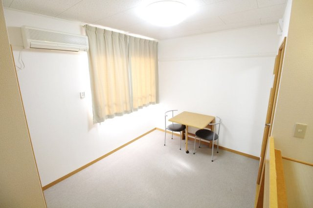 レオパレスグリシーナの居間・リビング