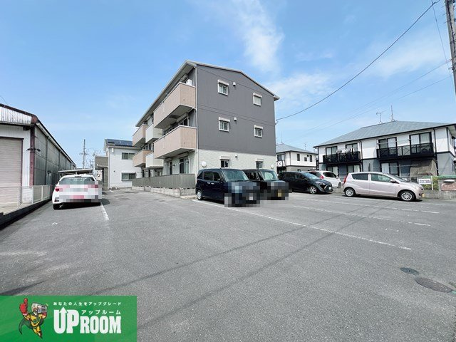 アクシスの駐車場