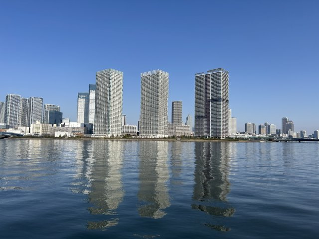 豊洲側から見た外観
真ん中にそびえる建物がティアロレジデンスです。