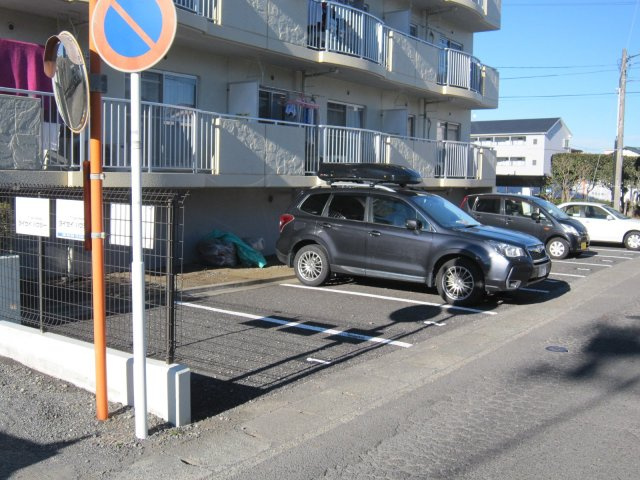 リバーサンドの駐車場