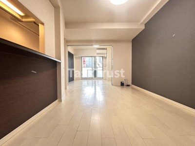 【居間・リビング】 | Y's Court東梅田