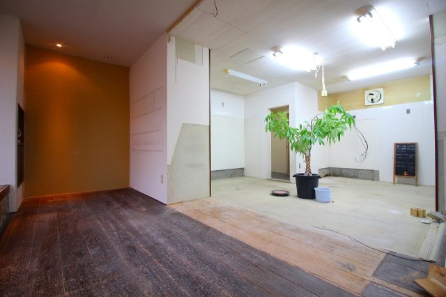 米原5丁目Ｓテナントの内装|現状スケルトン状態になり、業種は要相談となります。
