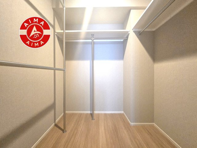 アイランドシティオーシャン＆フォレストタワーレジデンスEASTの収納|洋服や大きな荷物が多い方や人数の多いご家族などは、一般的なクローゼットよりもウォークインクローゼットのほうが使い勝手が良いです。
