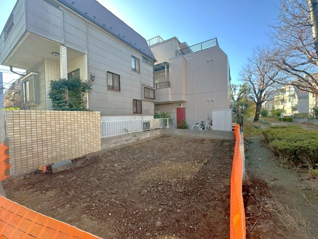 【外観】 | 2025年12月12日撮影
ご自宅から現地まで、当社スタッフがお車にて、「お迎え・お送り」をしております。ぜひお気軽にお問い合わせくださいませ♪