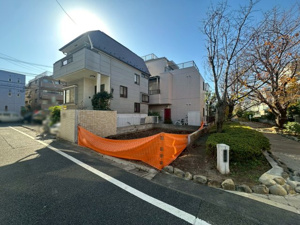 【外観】 | 2025年12月12日撮影
ご自宅から現地まで、当社スタッフがお車にて、「お迎え・お送り」をしております。ぜひお気軽にお問い合わせくださいませ♪