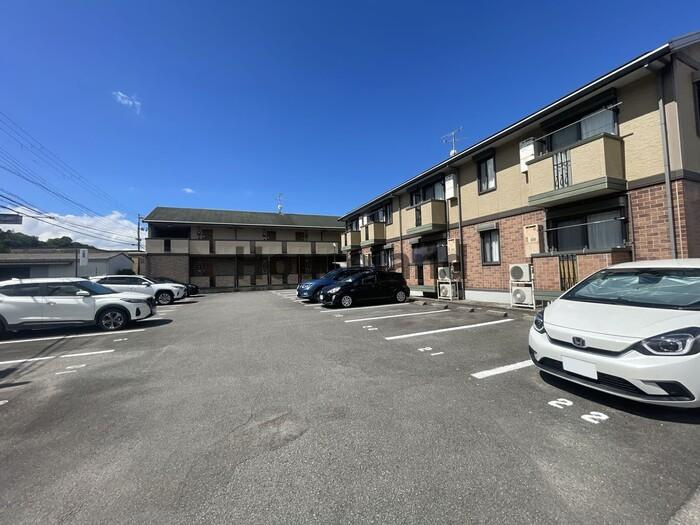 ウィット紀三井寺の駐車場