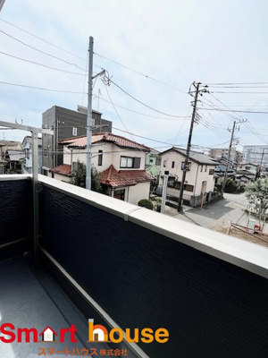 【展望】 | 相模原市中央区上溝第140　全4棟 | 陽当りの良いバルコニーは、物干しセットを追加すれば、一度にたくさんのお洗濯物が干せるのが魅力！バルコニーは洗濯物を干すだけの場所じゃなく、家族のゆとりのある時間を演出するプライベート空間。