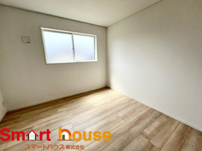 【洋室】 | 相模原市中央区上溝第140　全4棟 | 家族一人ひとりの大切なプライベート空間。趣味に合わせて使って頂けるようシンプルに仕上げてあります。暮らし心地を大きく左右する収納を、適材適所に配置し使い勝手を考慮しました。