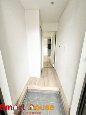 【玄関】 | 相模原市中央区上溝第140　全4棟 | 住む人も来客も入った瞬間にワクワクさせてくれるオシャレな玄関♪
収納もたっぷりあるので、靴がたくさんあっても安心！
気持ちの良い朝は、毎日ここからスタートしていきます♪