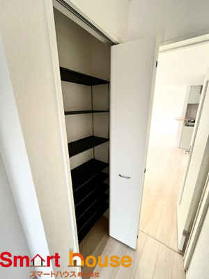 【収納】 | 相模原市中央区上溝第140　全4棟 | 大型のシューズボックスがあるだけで靴を収集している方も大家族でも安心！
置きっぱなしの靴を収納できるので玄関がスッキリ！