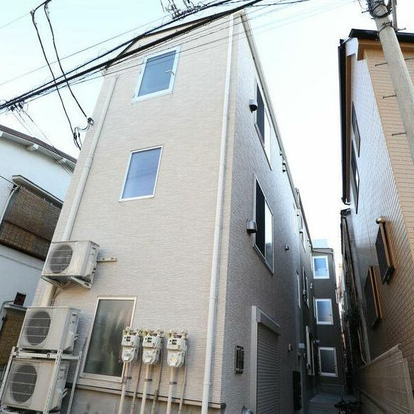 リュクスカーサ中野のエントランス