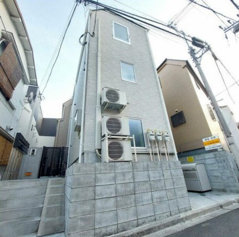 リュクスカーサ中野のエントランス