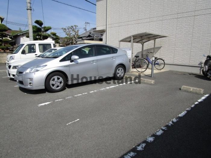 パルテール小雑賀の駐車場