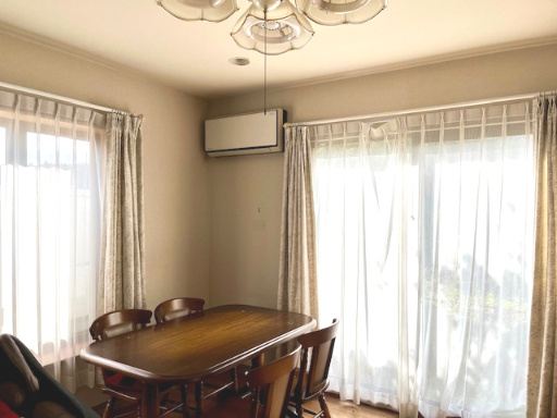 高島市安曇川町南古賀中古戸建の居間・リビング