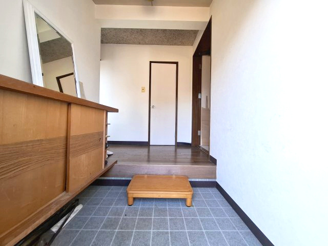 売中古戸建　静岡市葵区上足洗１丁目の玄関|靴箱がついています！