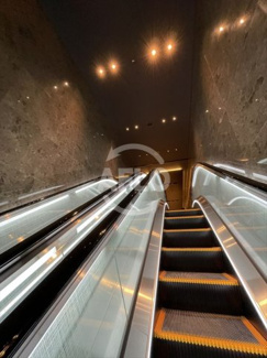 【その他共用部分】 | プレミストタワー靭本町 | プレミストタワー靭本町　１F エスカレーター