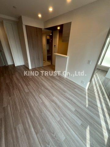 プラウドタワー梅田豊崎の居間・リビング|こちらのリビングで趣味の時間をお楽しみください