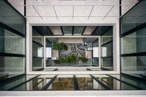 【展望】 | 新築時撮影
光が降り注ぐ中庭とスカイライトが特徴のデザイナーズ邸宅
2世帯住宅や賃貸併用住宅としても利用可能で、多様なライフスタイルに対応します