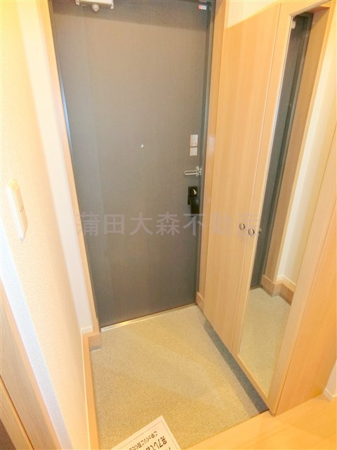 TK Base(ティーケーベースの玄関