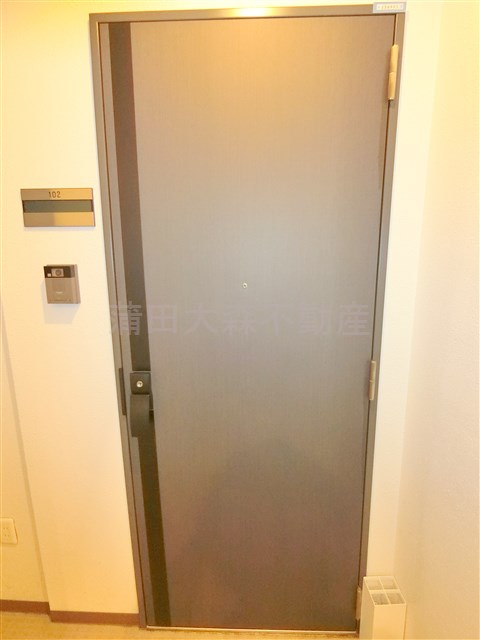 TK Base(ティーケーベースの玄関