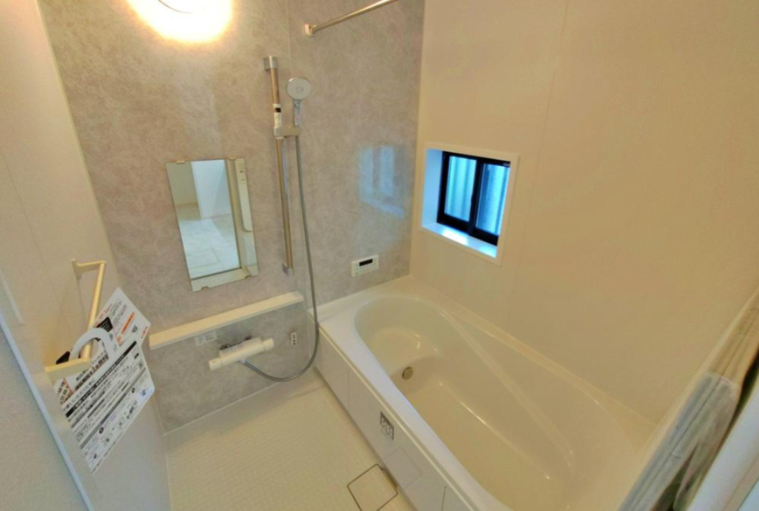 【Heartfull Town】小平市小川町１丁目373番の浴室|雨の日にうれしい浴室乾燥で快適実現♪
