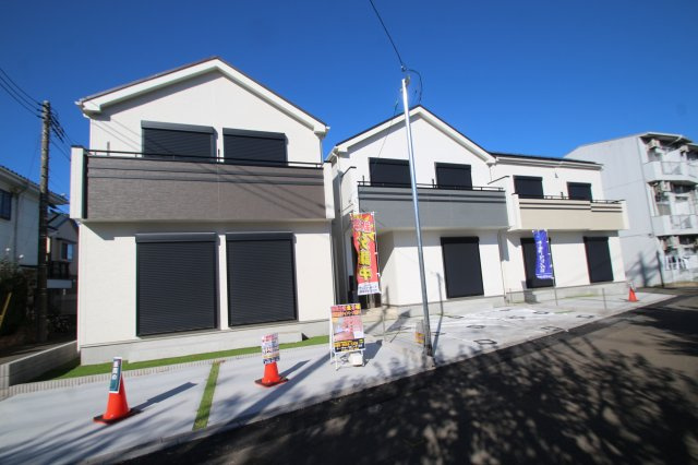 【Heartfull Town】小平市小川町１丁目373番の外観|太陽光パネルを設置したZEH水準の高気密・高断熱住宅。家計に優しく、夏は涼しく冬は暖かい、一年を通して快適な暮らしを実現します。
