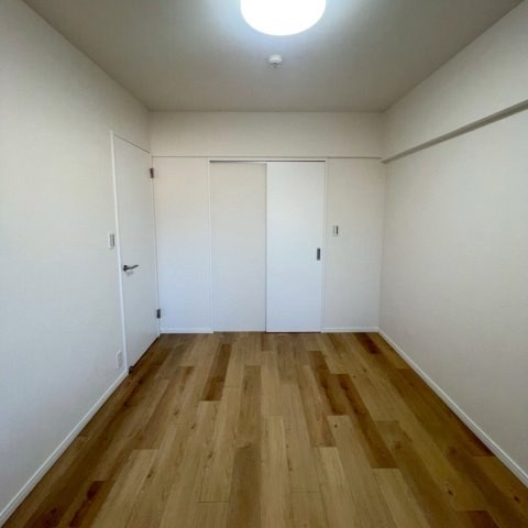 【洋室】 | アムール長者原駅前 | 玄関側の洋室。独立性が高くプライバシーをしっかり確保できます