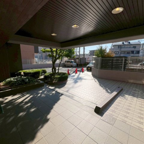  | アムール長者原駅前 | エントランス正面には嬉しい車寄せスペース付き