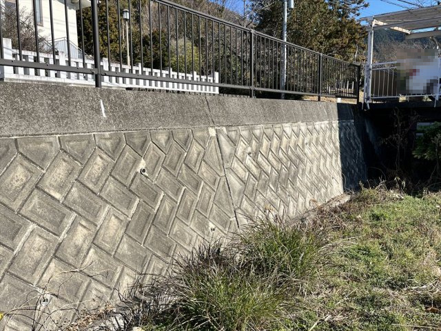 岩窪町土地103坪の周辺|北側ののり面