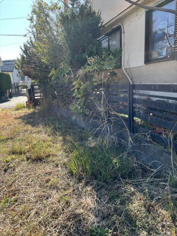 岩窪町土地103坪の周辺|西側のフェンス