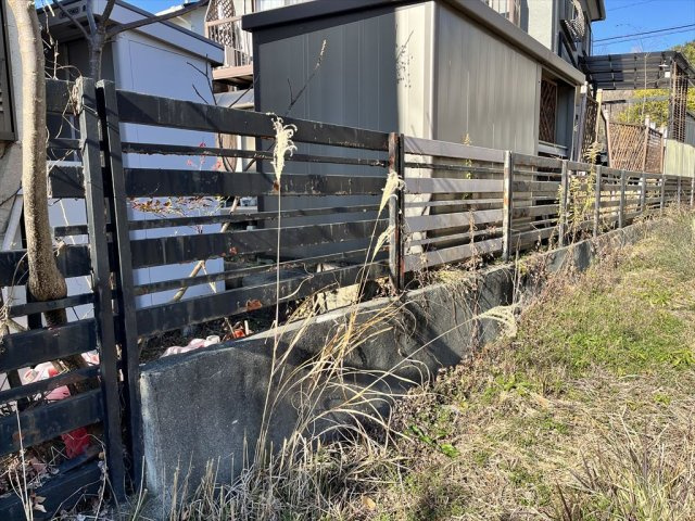 岩窪町土地103坪の周辺|西側のフェンス
