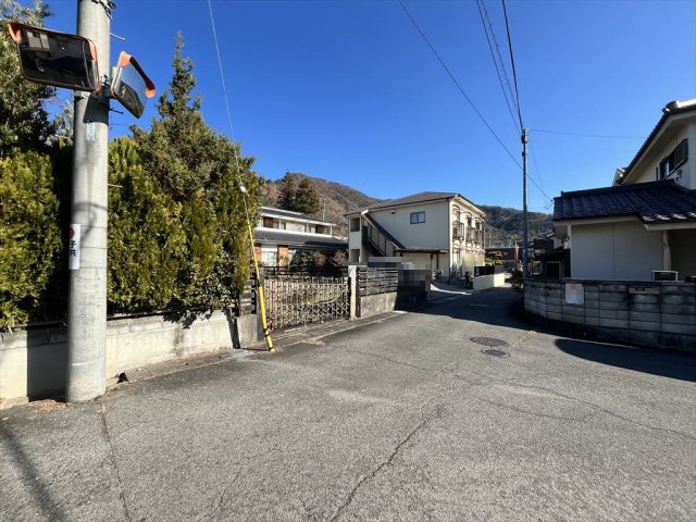 岩窪町土地103坪の前面道路含む現地写真|接道道路
