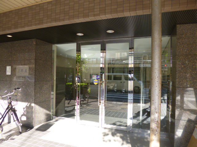 シーアイマンション日暮里のエントランス