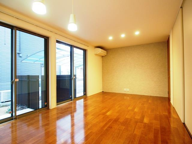 すみれ野１丁目戸建の居間・リビング