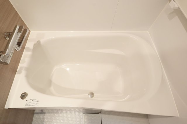 【浴室】 | エスポワール吉塚 | 浴槽は足を伸ばしてゆったりおくつろぎ頂けます