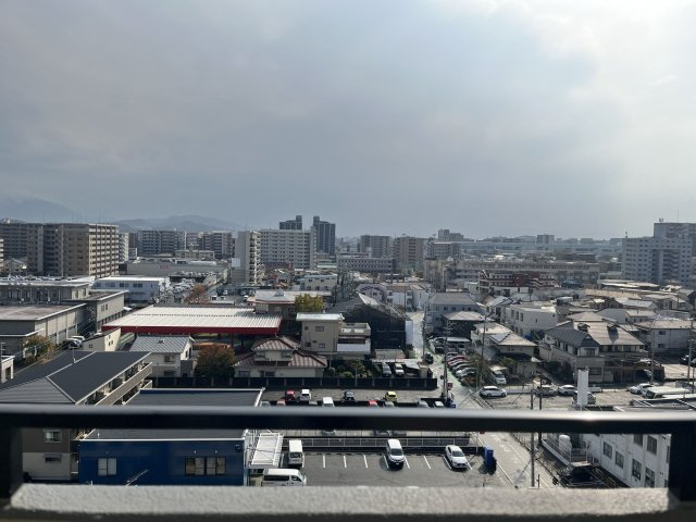 【展望】 | エスポワール吉塚 | 高層階からの景色はこのお部屋の特権です。前面はさえぎる高層ビルもなく、美しい青空の眺望が広がります