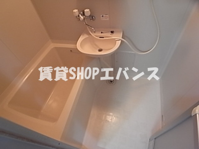 【浴室】 | フラワーハイツ | きれいなお風呂です