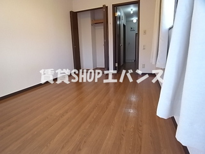 【寝室】 | フラワーハイツ | 落ち着いた色調の寝室です