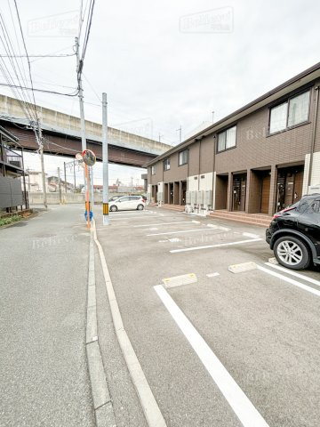 プレミエール B棟の駐車場|駐車スペースもあります☆